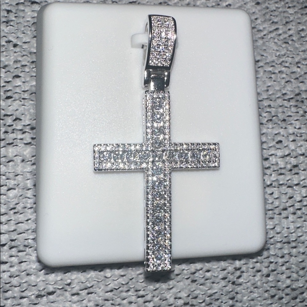 925 Sterling Silver 2 CT Moissanite Cross Pendant